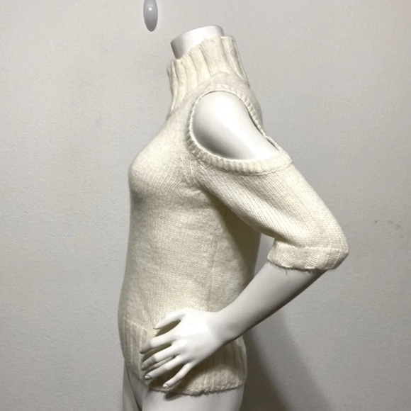 Express NEW Turtleneck Cold Shoulder Sleeve Wool Blend Sweater Cream Size Medium - Picture 8 of 9